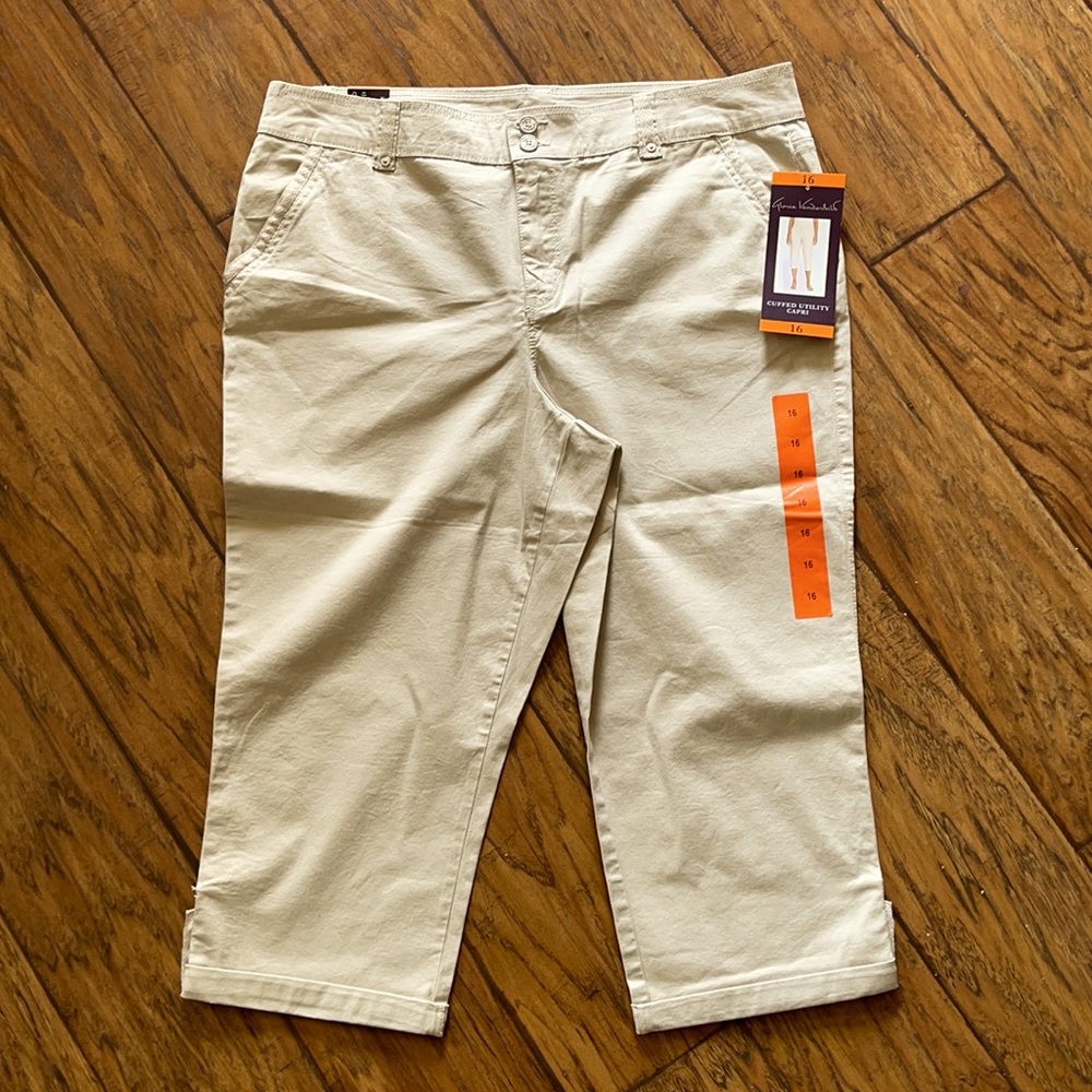 Gloria Vanderbilt Cuffed Capri